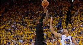 中国男篮篮球赛激战四强，精彩对决瞬间回顾