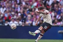 皇马逆转巴萨，C罗梅开二度，西甲冠军悬念再起